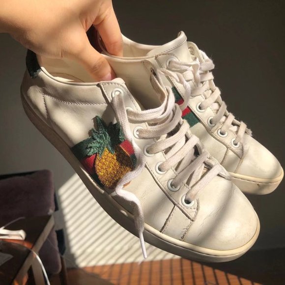 Gucci sneaker with pineapple and bug pattern - Picture 1 of 5